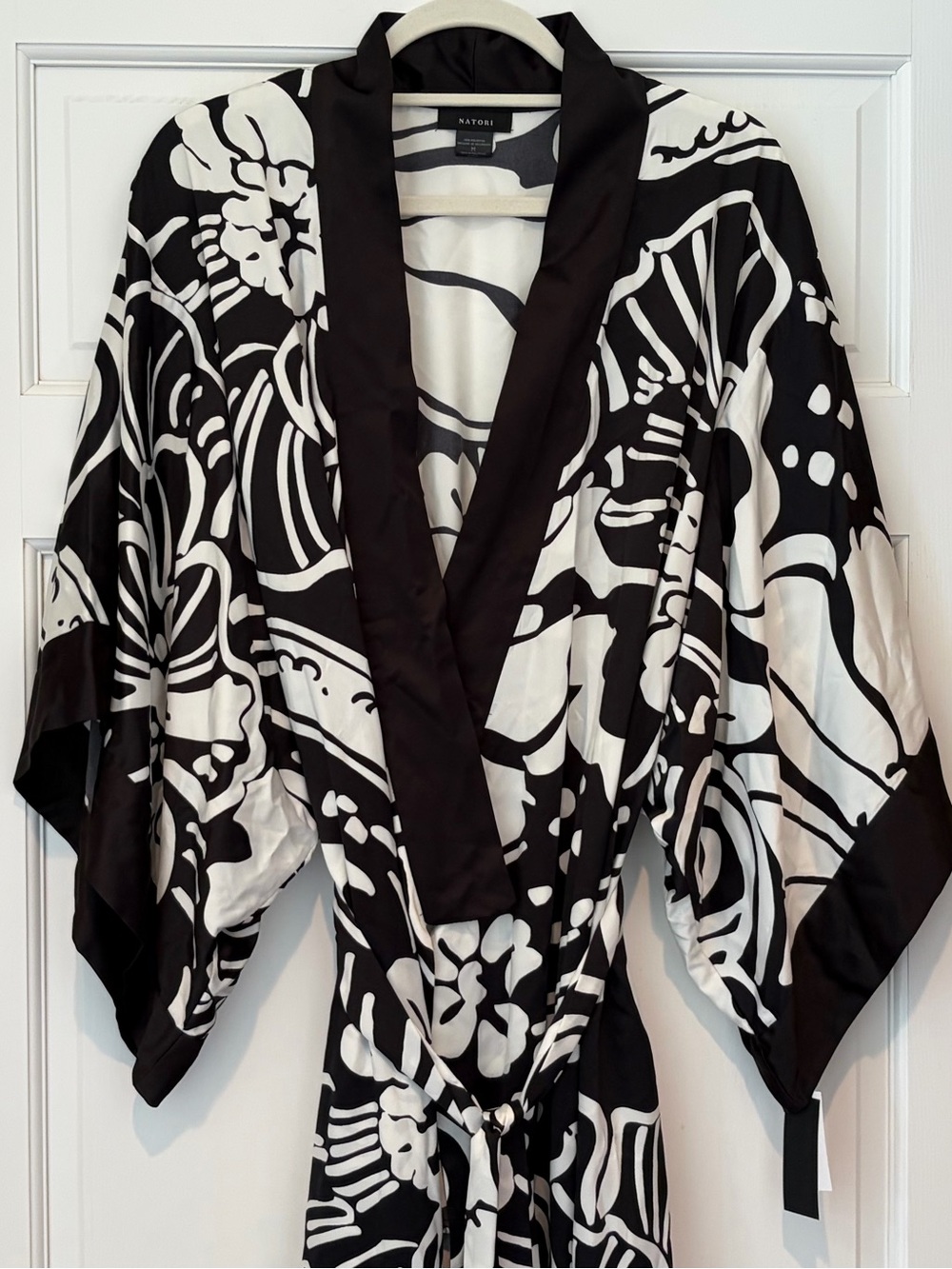 NWT Natori Tuvala Robe With Border Black and White Floral Wrap - Picture 3 of 12